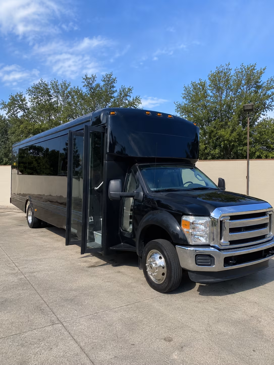 victoria 20 passenger party bus